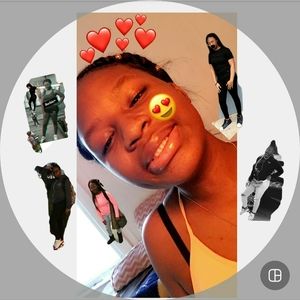 Meet your Posher, Devonique